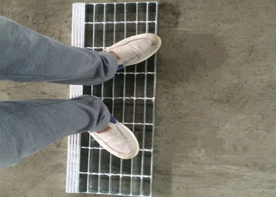 Non Slip Steel Stair Treads Grating / Galvanized Stair Treads Q235 Material