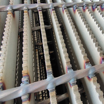 Griglia di acciaio galvanizzato per via d'ingresso Griglia di acciaio dentellato per pavimento (Variante 2)
