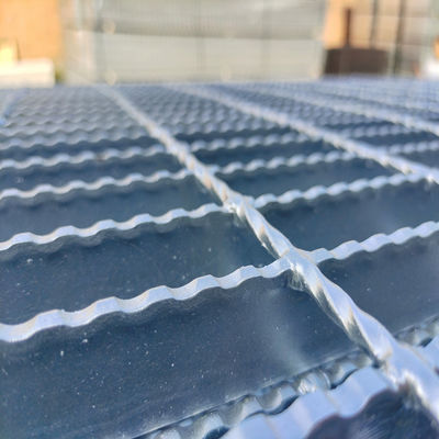 La grondaia a forma di dente Q235 ha dentellato i materiali da costruzione della pianta stridente d'acciaio