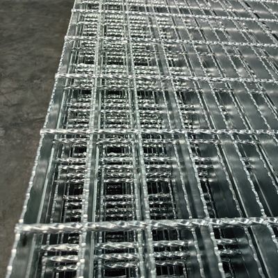Barato Conveniente Reti di acciaio dentato galvanizzato a caldo 30 x 5 mm Reti di acciaio dentato galvanizzato