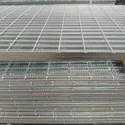 Griglie di acciaio industriale versatili per strutture forti e stabili