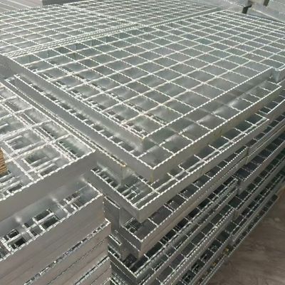 Griglie industriali in acciaio: la soluzione definitiva per i pavimenti nelle zone a traffico intenso