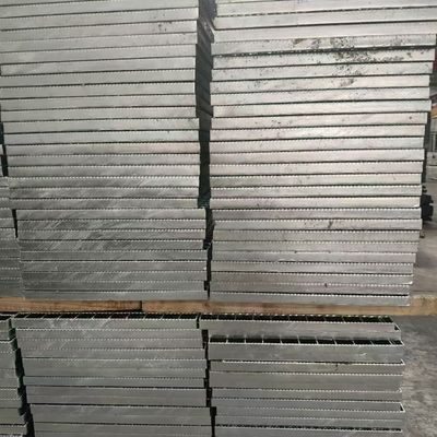 Acciaio forgiato in una griglia d'acciaio argento resistente alle alte temperature e resistente a durevolezza