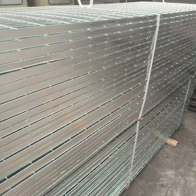 Con proprietà di vento e anti-slip, la struttura è stabile e può essere personalizzato dimensioni griglia d'acciaio argento