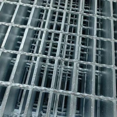Reti di acciaio industriali moderni con finitura galvanizzata calda brillante e liscia