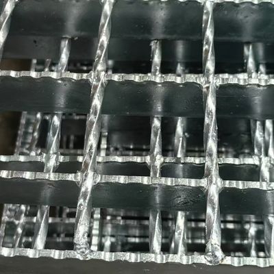 30mm Flat Bar Saldatura Acciaio Decking Grating Superficie luminosa moderna