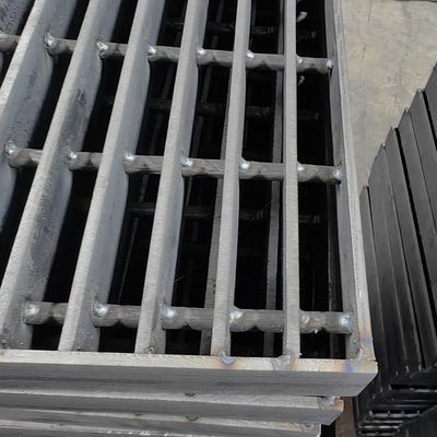 Griglie di pavimento in acciaio industriale con spaziatura di 30 mm tra le barre di cuscinetto