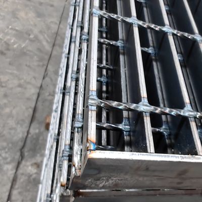 Inovativa griglia per pavimenti in acciaio