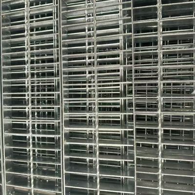 Griglie in acciaio leggero non scivoloso 11-W-4 per aree umide che garantiscono stabilità e sicurezza