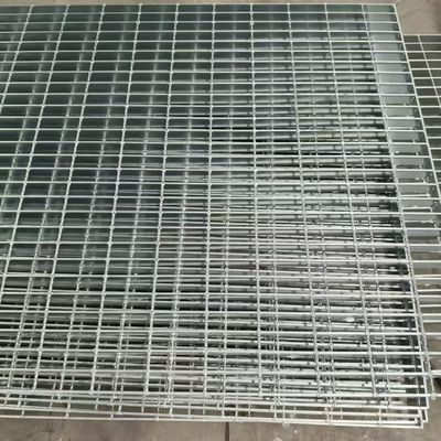 Griglie in acciaio durevoli per passerelle esterne resistenti al tempo e al traffico pedonale