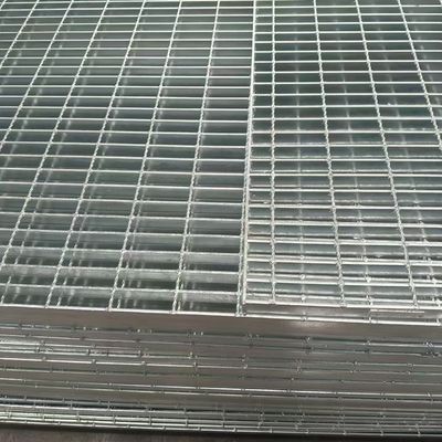 Griglie di acciaio pesante per magazzini: supporto per grandi carichi e attrezzature
