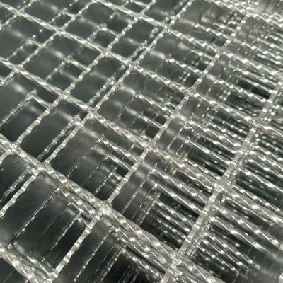 Griglie d'acciaio raccolte: progetti rustici e industriali unici