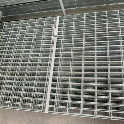 Griglie in acciaio perforato: migliore ventilazione e trasmissione della luce