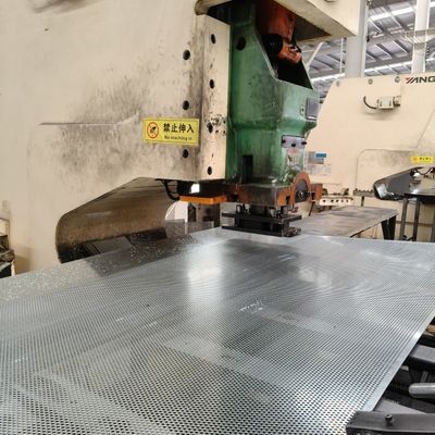 Filtrazione a fori esagonali Piastra metallica perforata 30%-70% Area aperta per filtrazione industriale