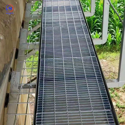 3-10mm Thickness Non Slip Grating Hot Dip Galvanized Surface Treatment Steel Grating